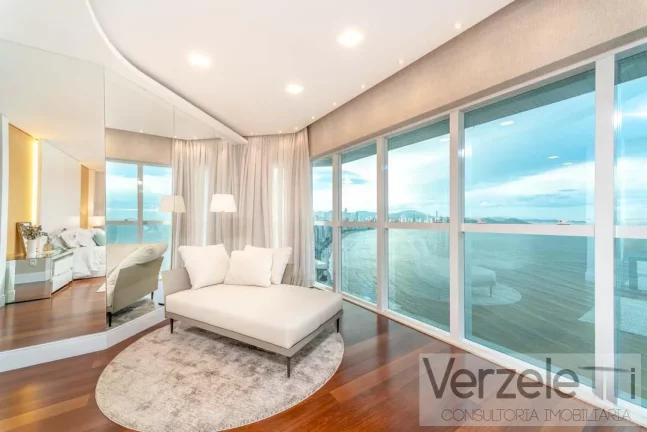 Imagem Cobertura para Venda em Balneário Camboriú / SC no bairro Centro