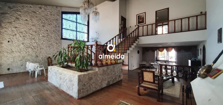 Imagem Casa 4 dormitórios à venda Centro Santa Maria/RS