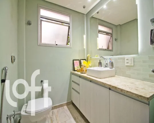Imagem Apartamento reformado em Higienópolis com 2 quartos ( 1 suíte ) e 2 vagas, 81m²