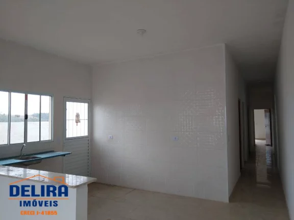 Imagem Linda Casa à Venda - Seu Novo Lar com Vista para a Natureza!