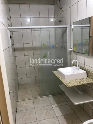 Imagem Casa sozinha no terreno na região norte de Londrina com 3 quartos, área gourmet, 2 vagas de garagem e excelente localização