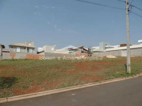 Imagem Terreno a venda no Condomínio Terras do Cancioneiro, Paulínia/SP.

Terreno com leve declive latera...