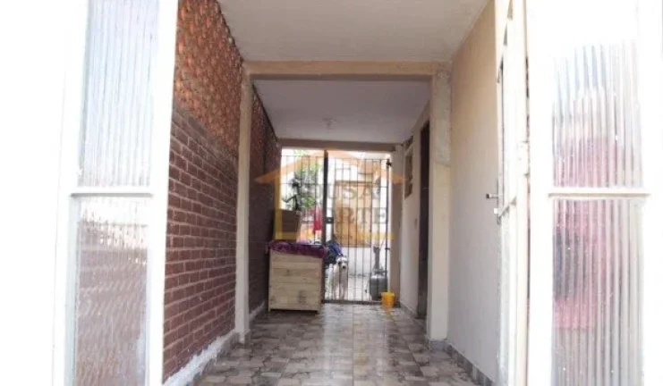 Imagem Sobrado com 4 dormitórios, 3 bem espaçosos e 1 menor. A sala é ampla e dividida em dois ambientes...