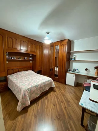 Imagem Sobrado Próximo Estação Vila Tolstói - 250 m² - 3 Dormitórios - 1 Suíte - Closet - Espaço Gourmet - 8 Vagas de garagem