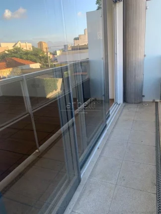 Imagem Sala com 33 M² com ar-condicionado, 1 banheiro, janelas amplas, sacada com vista panorâmica, piso ...