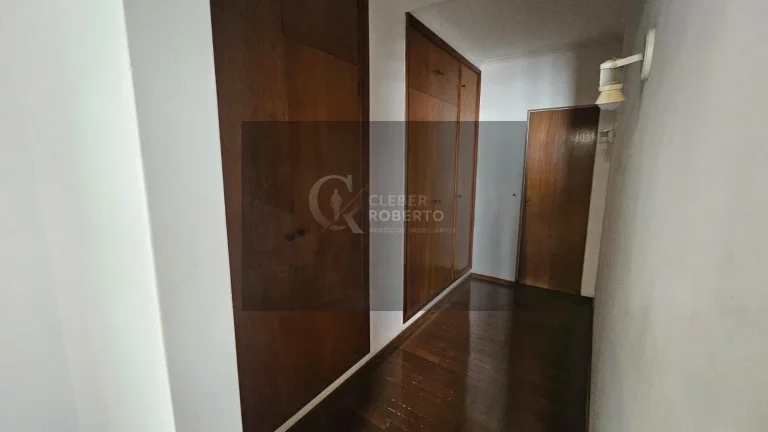 Imagem Amplo Apartamento com Sacada – 142m² e 2 Vagas no Centro
