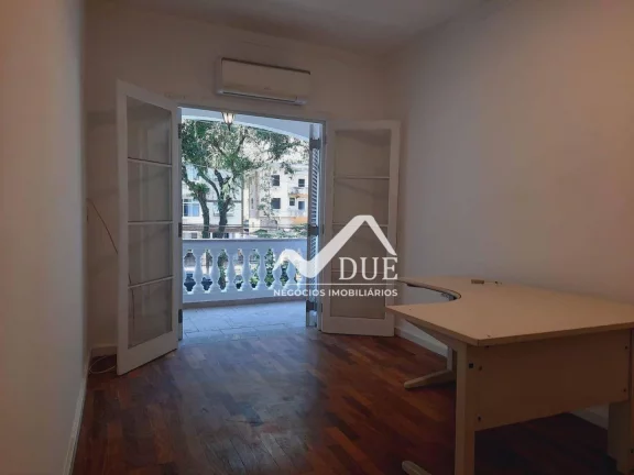 Imagem Apartamento com 3 quartos, ampla cozinha, vaga demarcada à venda, 135 m² por R$ 690.000 - José Menino - Santos/SP