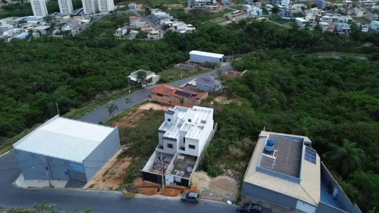 Imagem PLACA FOTOVOLTAICA FUNCIONANDO+3QUARTOS+SUÍTE+4VAGAS+ILUMINAÇÃO