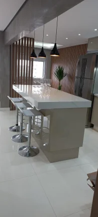 Imagem Apartamento 90 M², 3Q, 1 Suíte, 2 Banheiros, 1 Vaga, Semi-mobiliado, Luminárias, Led, Cozinha com ilha.