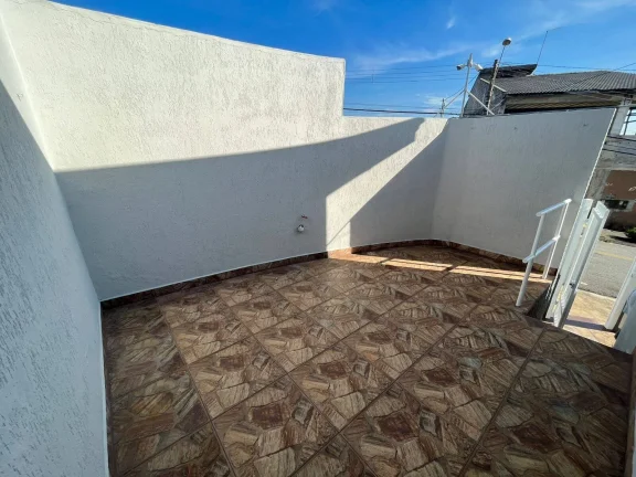 Imagem Linda casa de esquina no Jd. São Miguel