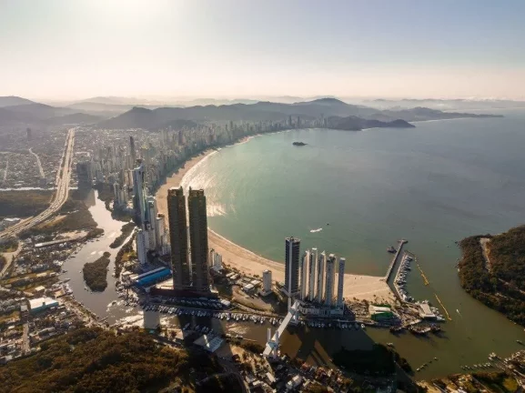 Imagem Decorado com 4 dormitórios à venda sendo 4 suítes, 261.04 m² por - R$ 10.890.000,00 - Barra Sul - Bal. Camboriú/SC