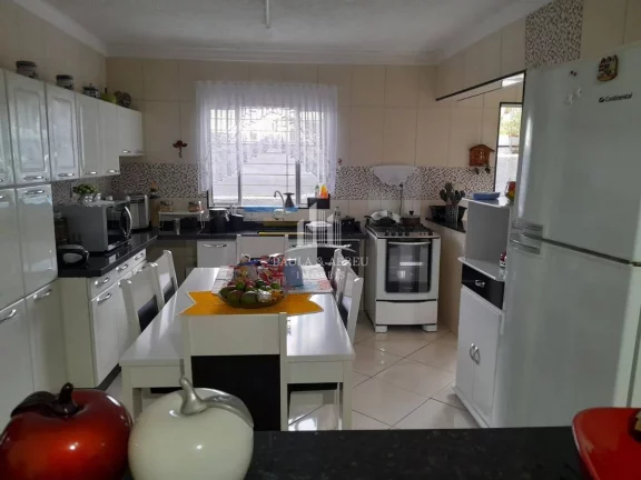 Imagem Casa com 2 Dormitórios, 1 Banheiro, mais 2 Cômodos sem acabamento na Vila Magini, divisa com Jardim Zaíra, Mauá-SP