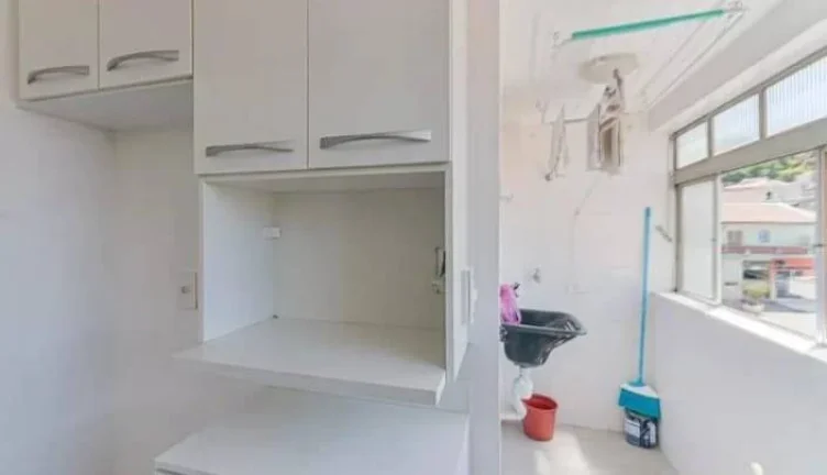 Imagem Kit a duas quadras do metr...ocirc; Santos/Imigrantes linha verde. Localizado na Rua Vergueiro, poss...