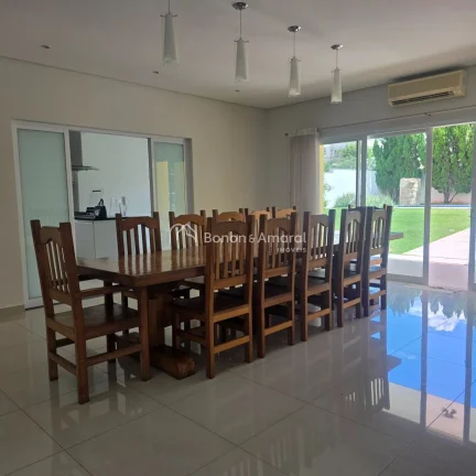Imagem Este elegante sobrado de alto padrão impressiona desde o primeiro olhar, com fachada de arquitetura...
