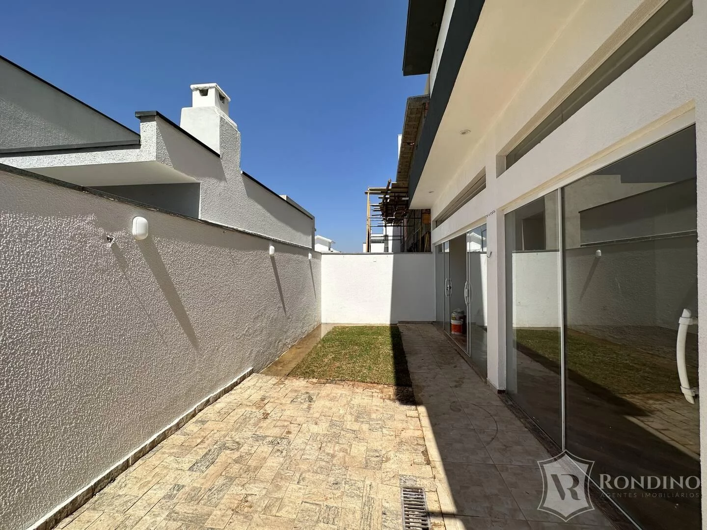 Imagem Casa assobrada em condomínio Terras de São Francisco, 3 dormitórios