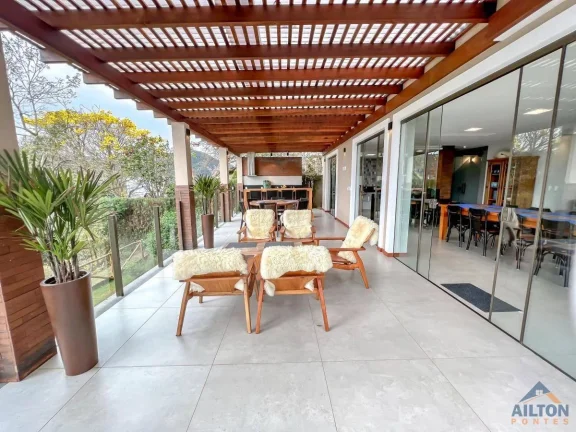 Imagem Casa Alto Padrão com 6 Suítes à Venda em Pedra Azul/ES