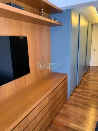 Imagem Lindo apartamento, 156 metros, 03 Suítes, 03 vagas de garagem, depósito. Muito amplo com bastante ...