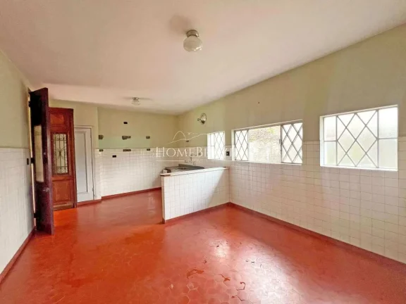 Imagem Casa à venda no centrinho do Capivari em Campos do Jordão | Terreno plano com alto potencial de investimento