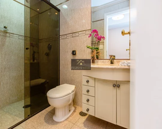 Imagem SINÔNIMO DE MORAR BEM APARTAMENTO 411,00 M 4 SUÍTES SALA 4 AMBIENTES TERRAÇO VISTA EXUBERANTE COZINHA IMÓVEL REPLETO DE ARMÁRIOS 3 VAGAS LAZER