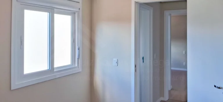 Imagem Apartamento novo com suíte em Caxias do Sul RS, 2 quartos, 1 suíte, sala ampla, 2 banheiros, 1 vaga de garagem. CXS003.403