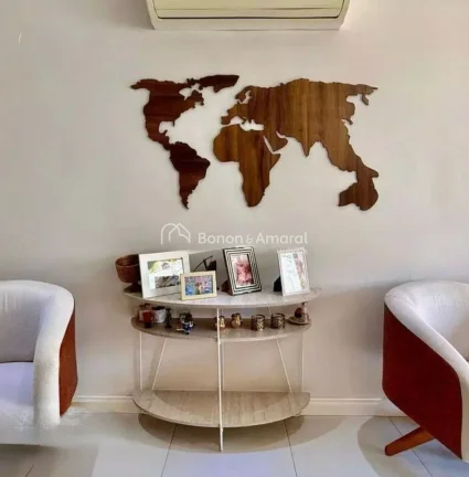 Imagem Linda casa com 3 quartos sendo todos suítes, em condominio completo com excelente localização. 
A...