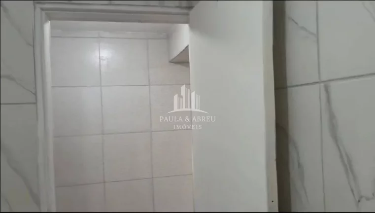 Imagem Aluga Salão Comercial em Avenida, 80m², Quarto, Lavanderia, Cozinha, 1 Banheiro, Porta Automática, no Jardim Zaíra, Mauá-SP