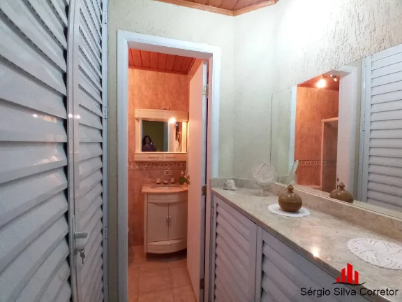 Imagem Casa a venda Com 06 Dormitórios na Região da Minalba em Campos do Jordão.