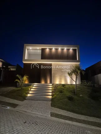 Imagem A casa no Residencial Jatibela oferece um design sofisticado e espaços amplos. No andar superior, e...