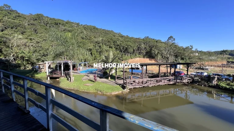 Imagem Chacara a venda em Camboriú com 14.000 m²