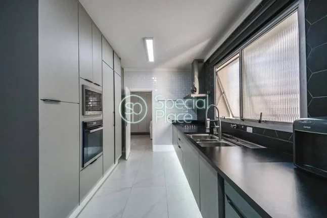 Imagem Apartamento com 183m² totalmente reformado, super amplo, com muita luz natural, muito arejado em Mo...