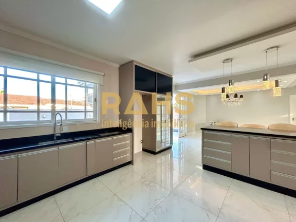 Imagem Excelente residência com 5 quartos, sendo 4 suítes, em condomínio fechado localizado no bairro Gl...