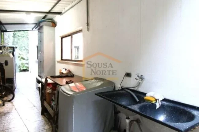 Imagem Casa estilo rústico industrial em condomínio fechado com guarita e segurança 24h. Terreno de 278m...