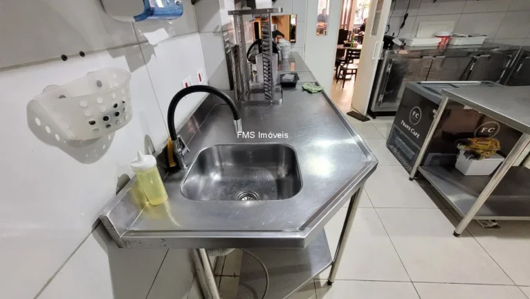 Imagem Loja Comercial de Alto Padrão em Indianópolis, São Paulo: Ideal para Cafés, Boutiques e Centros de Bem-Estar!