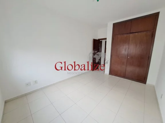 Imagem Apartamento à venda com 108m², 3 quartos, 3 banheiros, sala ampla, quadra da praia, garagem por R$495.000,00 no Boqueirão em Santos