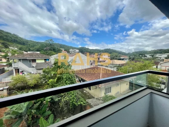 Apartamento com 1 suíte mais 2 quartos à venda no Bairro Iririú em Joinville - SC, por R$ 385.000...