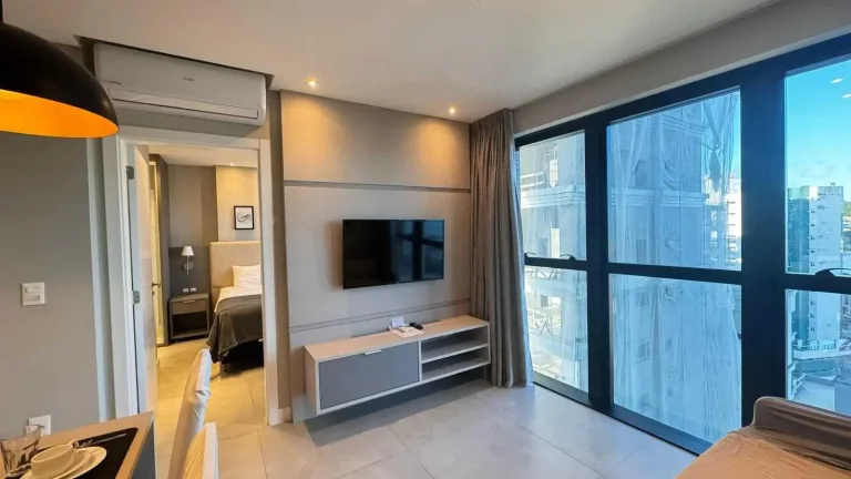 Imagem Apartamento mobiliado de 1 dormitório e 1 vaga na Meia Praia, Itapema/SC