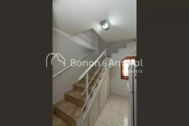 Imagem Sobrado construído em 3 níveis à venda em ótimo bairro de Campinas-SP. No pavimento térreo poss...