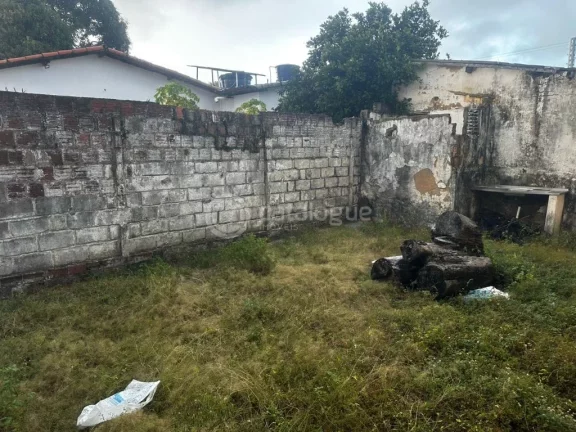 Imagem Casa Antiga com Potencial no Conjunto Ponta Negra