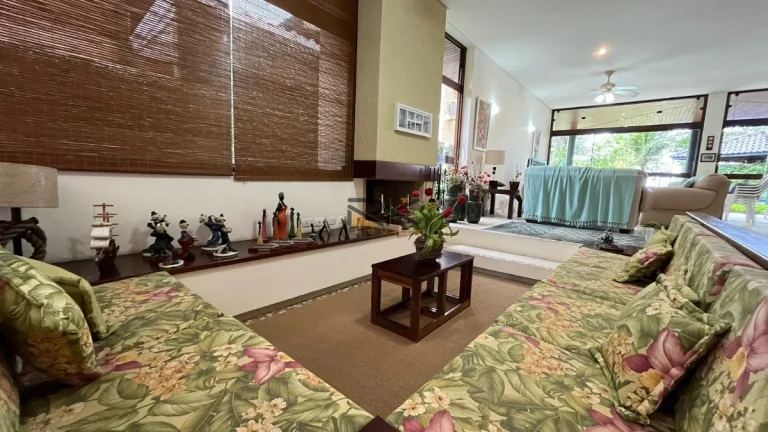 Imagem CASA EM CONDOMINIO FECHADO COM 4 SUÍTES,5 VAGAS DE GARAGEM,VARANDA GOURMET COM CHURRASQUEIRA,SALA COM 2 AMBIENTES E SALA DE ESTAR.