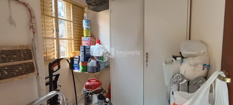 Imagem Oportunidade Única! Terreno Amplo com Casa Completa e Sofisticada