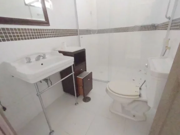 Imagem AMPLO APARTAMENTO COM 4 DORMITÓRIOS, SENDO 2 SUÍTES E O 4º DORMITÓRIO OPCIONAL, 2 VAGAS, VARANDA ESTENDIDA, NA REGIÃO NOBRE DA PITANGUEIRAS NO GUARUJÁ