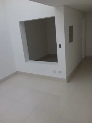 Imagem Excelente Duplex, com 4 dormitórios, sendo 2 suítes, 5 banheiros, 3 vagas de garagem, 3 salas, closet, piscina coberta