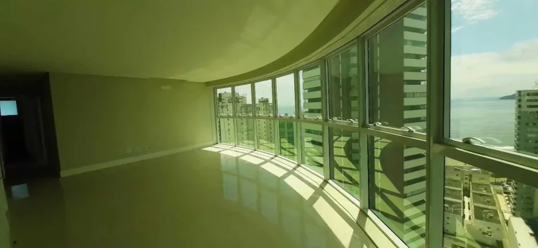 Imagem Apartamento com 4 dormitórios sendo 2 suítes e 3 vagas de garagem em Balneário Camboriú/SC