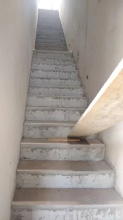 Imagem Barracão Comercial com 150 metros com 01 dormitório, cozinha e banheiro social. Varias vagas de ga...