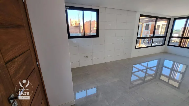 Imagem Sobrado com terraço, 3 quartos sendo 1 suíte à venda por R$ 830.000 - Tingui - Curitiba/PR