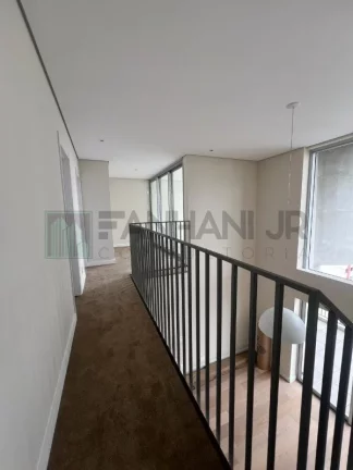 Imagem Venha conhecer essa penthouse totalmente reformada e nunca habitada nos Jardins! Com 2 quartos, sendo 2 suítes, e um total de 3 banheiros, este imóv