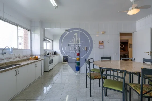 Imagem Apartamento de Luxo em Pinheiros: 4 Quartos, 2 Suítes, 5 Banheiros, 2 Vagas de Garagem, 224m² - São Paulo-SP.