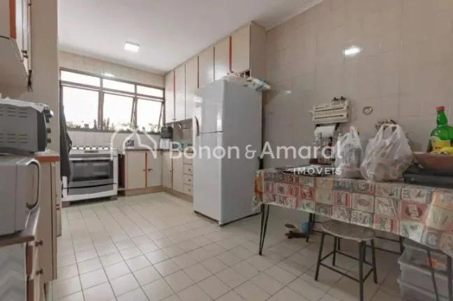Imagem Lindo apartamento, amplo, silencioso e bem iluminado, com área de 88 m². O imóvel possui sala par...