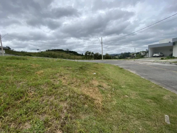 Imagem Lote de esquina 475m2 em Condomínio de Alto Padrão – Segurança e Lazer Completo