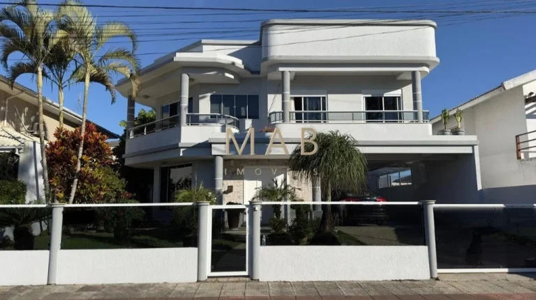Imagem Imperdível Casa à Venda: 4 Quartos, 4 Suítes, 1 Sala, 5 Banheiros, 3 Vagas de Garagem em Ingleses do Rio Vermelho, Florianópolis-SC!